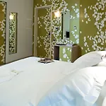 Nu 4*