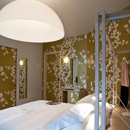 Nu Hotel