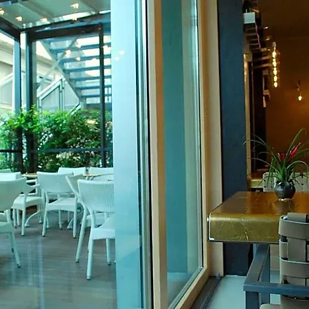 Nu 4*
